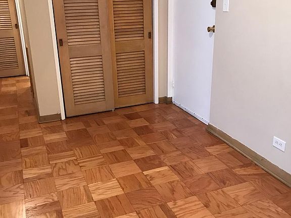 4th image of 1040 Chicago Ave APT 206