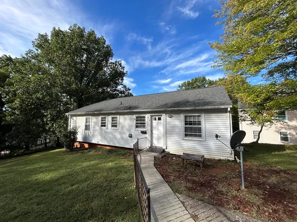 819 Duke Of Gloucester St #819, Roanoke, VA 24014