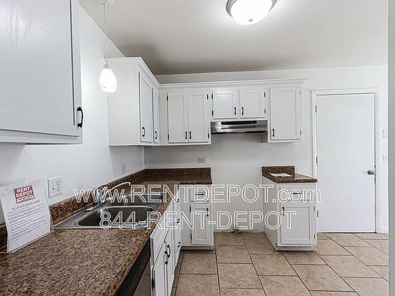 4th image of 1220 S Lincoln Park Dr