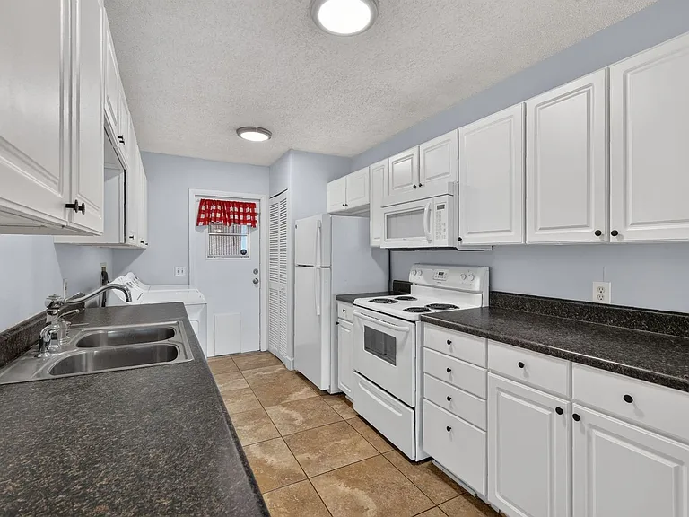 12310 Tavares Ridge Ct — Photo 9