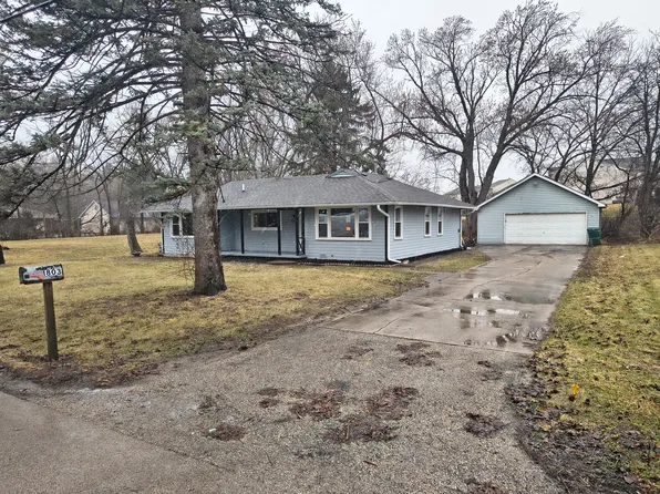 1803 N Riverside Dr, McHenry, IL 60050