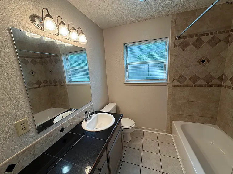4830 Lovers Ln — Photo 11