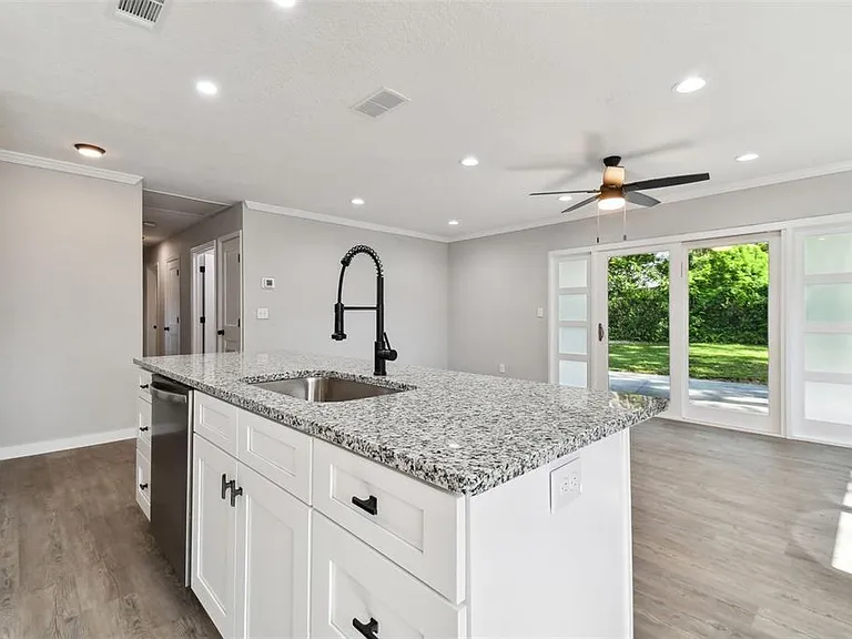 535 W Palmeden Dr — Photo 12