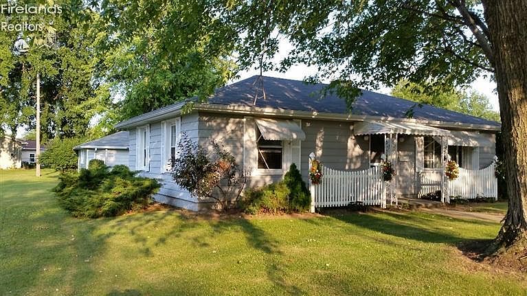 1st image of 123 Sunset Ave