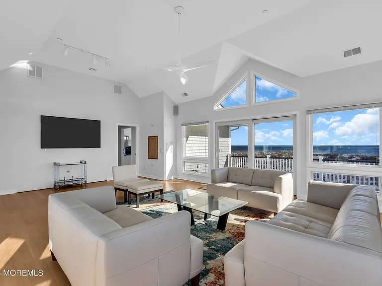 913 N Ocean Ave — Photo 22