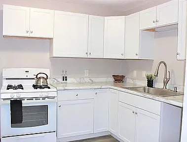 1421 N Adams St — Photo 3