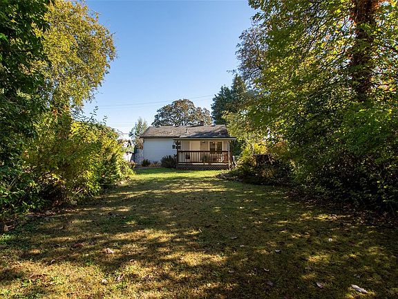 4th image of 483 Beech Ave