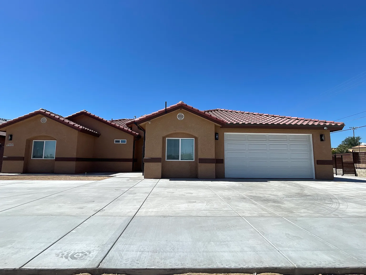 3 bed, 2.5 bath, 1986 sqft, $2,950 — Photo 2