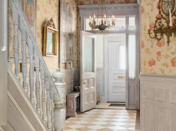 330 Convent Avenue image 7 of 17