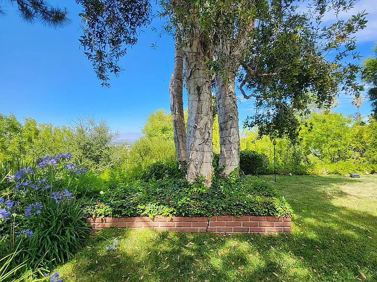 18706 Edleen Dr — Photo 76