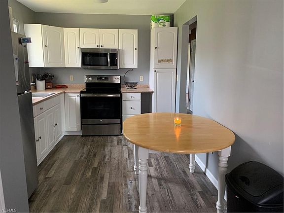 5th image of 178 Brookshore Dr