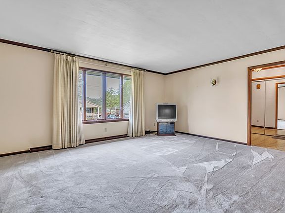 5th image of 811 Walter Drive