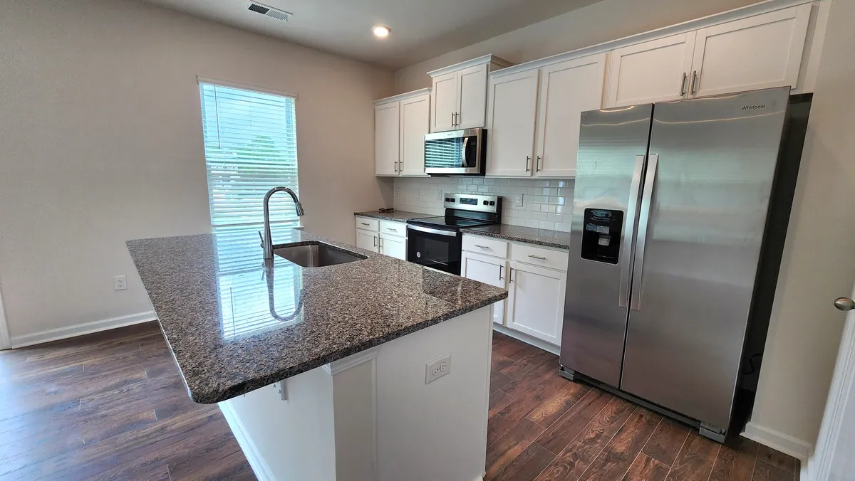 Primary Photo - 560 Country Oak Dr