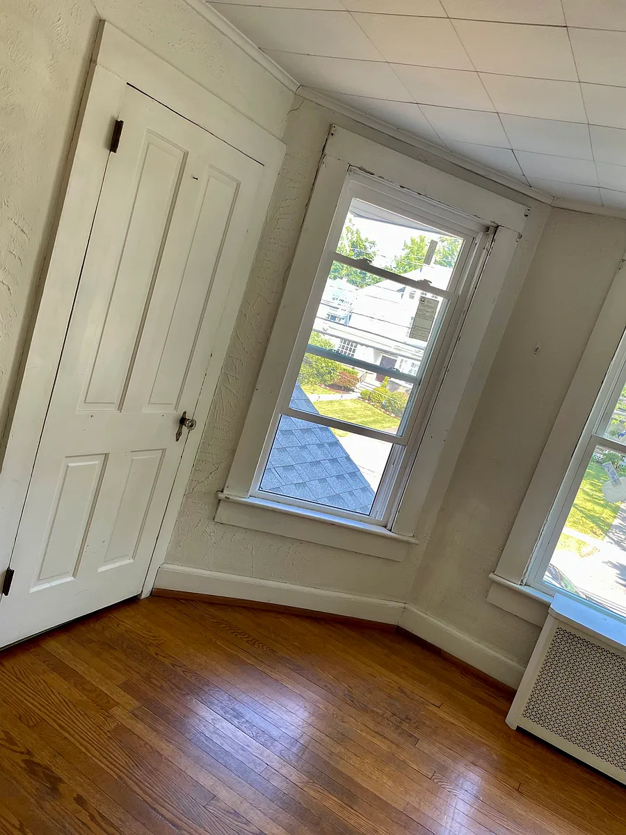 Building Photo - 1747 Sanderson Ave #2