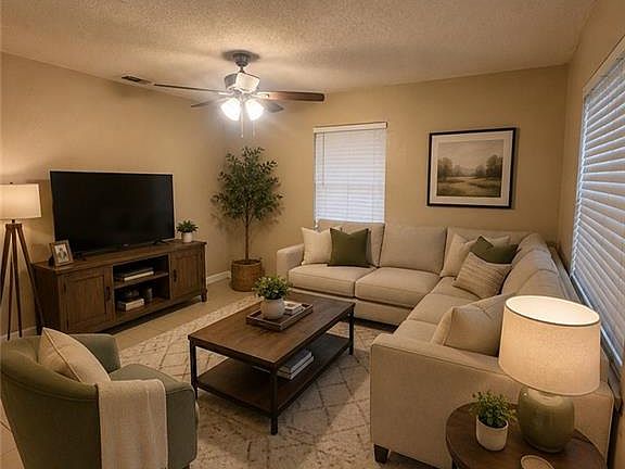 3rd image of 1010 El Recreo Cir