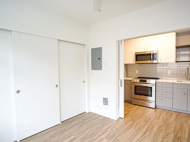 2320 N Vancouver Ave #201 — Photo 8