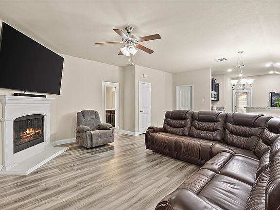 5th image of 1316 Sweetgum Dr
