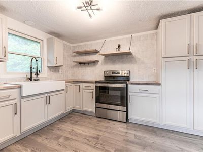 5018 NW Huonker Rd, Kansas City, MO, 64151