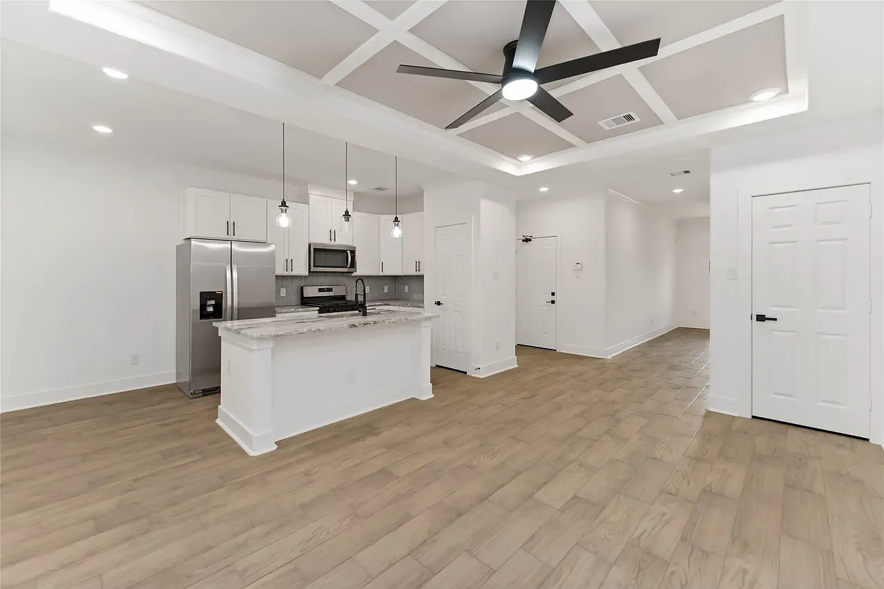 3 bed, 2.5 bath, 1600 sqft, $2,500 — Photo 4