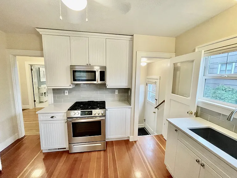 6976 NE Stanton St — Photo 4