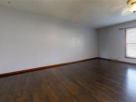 5th image of 18804 Gateway Dr