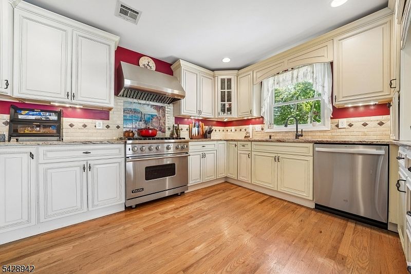 1st image of 50 Newbrook Ln