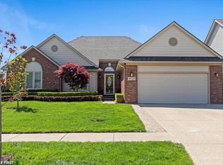 46709 Covington Dr, Macomb, MI 48044