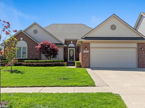 46709 Covington Dr, Macomb, MI 48044