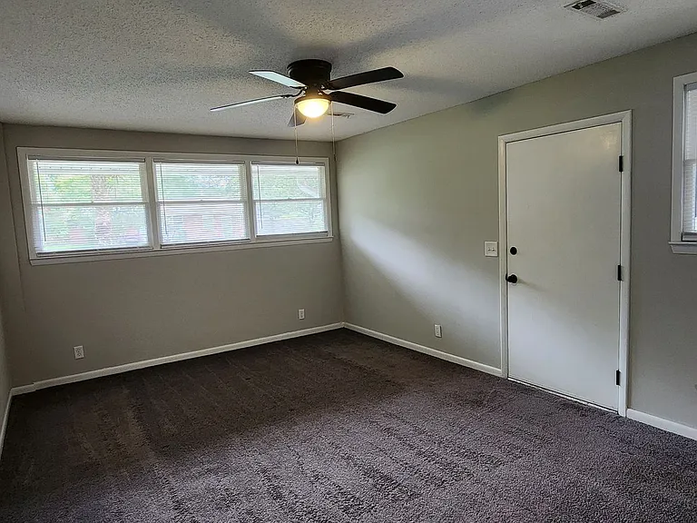 1120 Stratford Rd — Photo 15