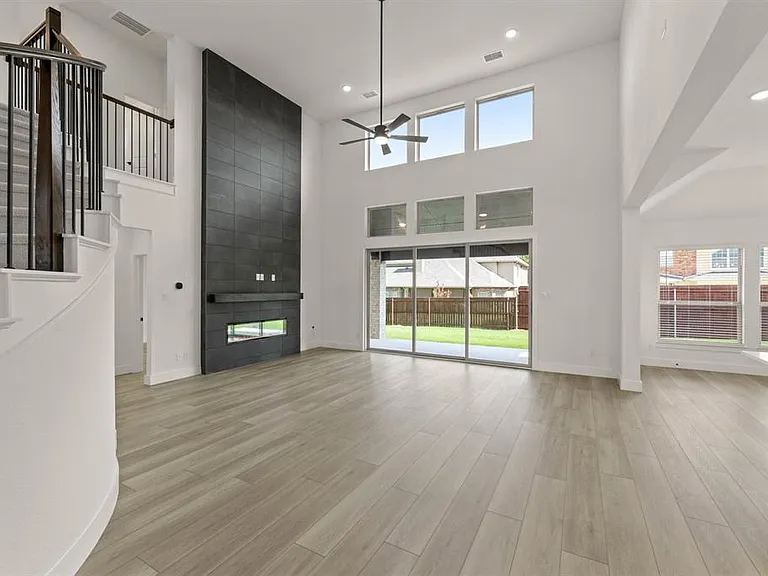 1818 Whisperwood Way — Photo 3