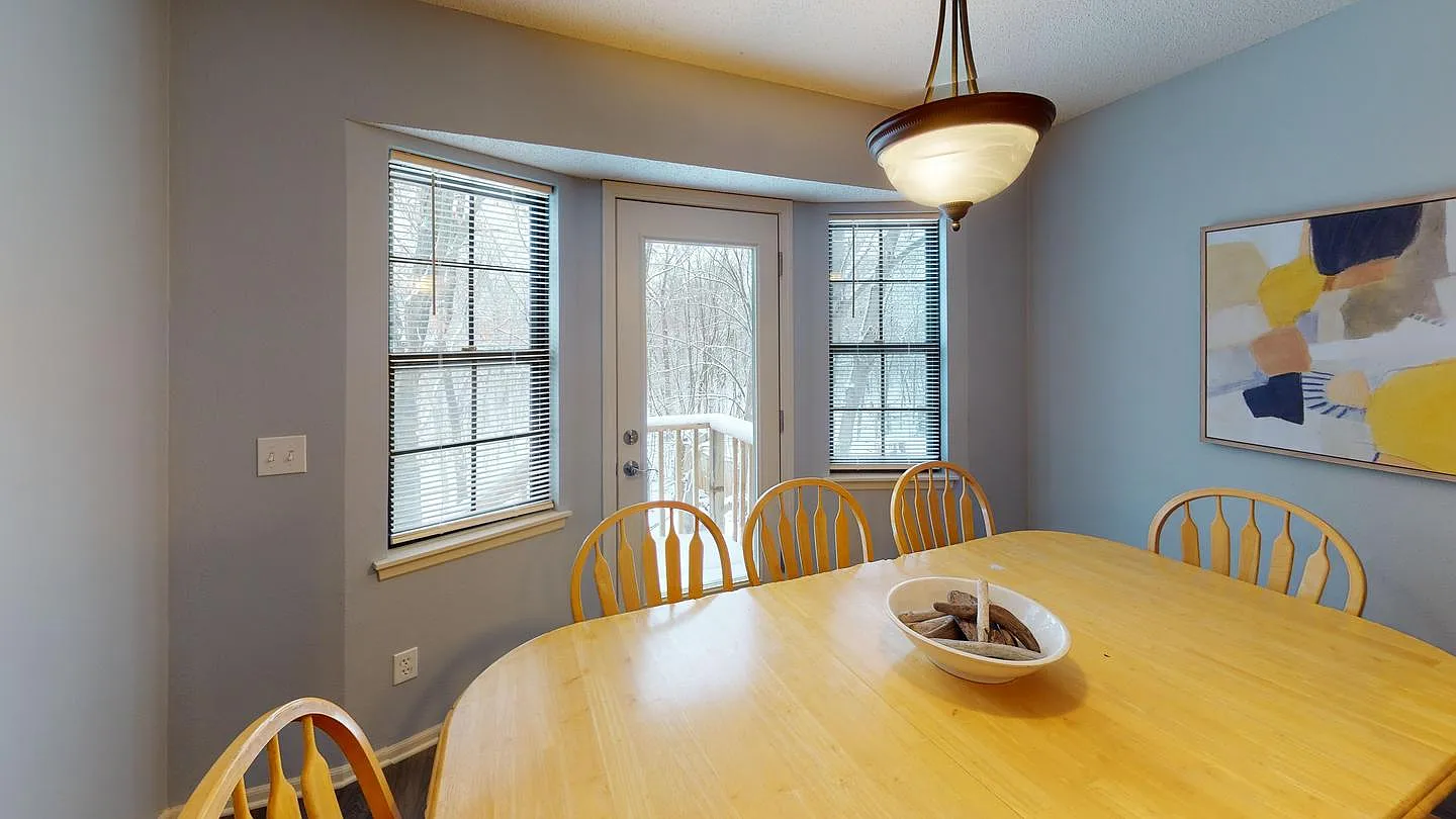 Bright Blue Springs home with a stunning open floor plan — Photo 4