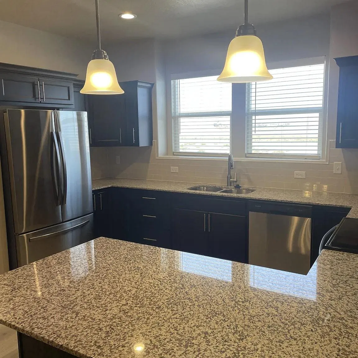 3 bed, 2.5 bath, 2420 sqft, $2,250 — Photo 4