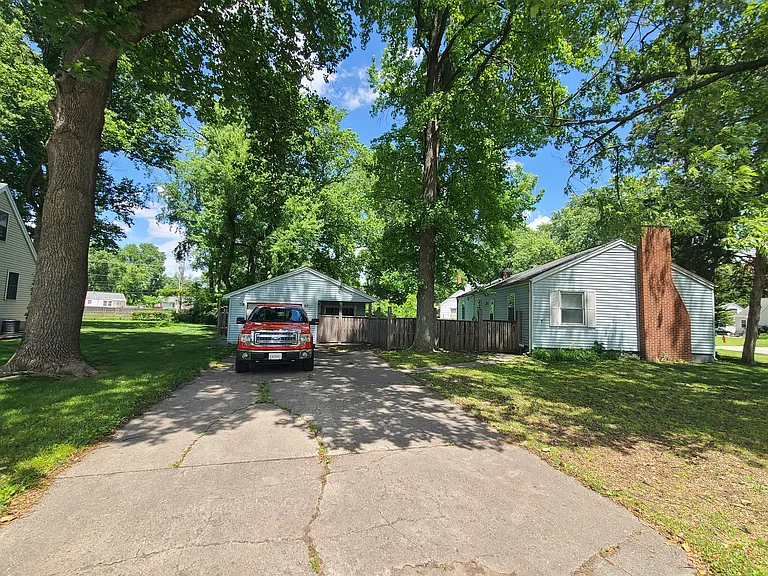 2101 Pickett St — Photo 6