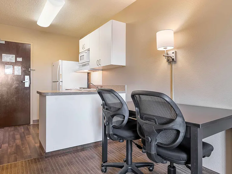 1 Bedroom Suite - 1 King Bed