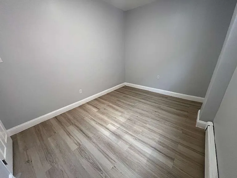 596 River St #6 — Photo 9