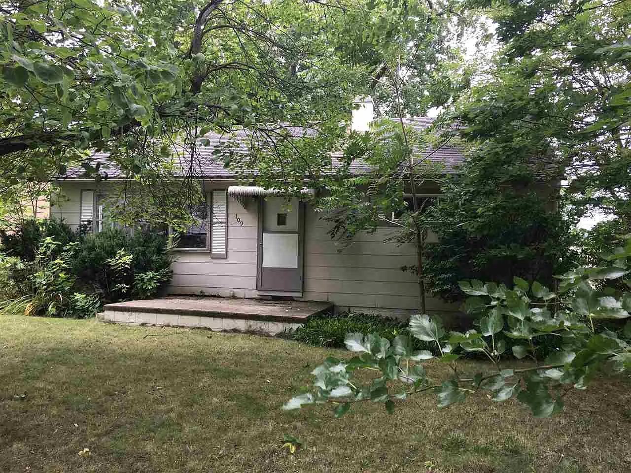 109 Veterans Way photo 1