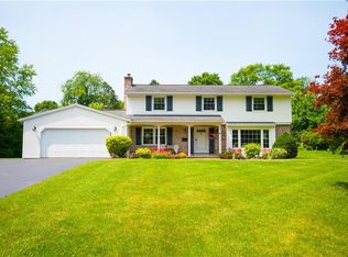 60 Hillary Ln, Penfield, NY 14526