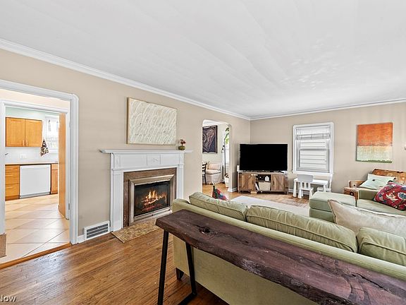 3rd image of 15719 Fernway Ave