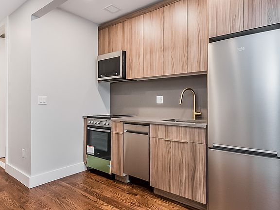 3rd image of 11-24 31st Dr #5P