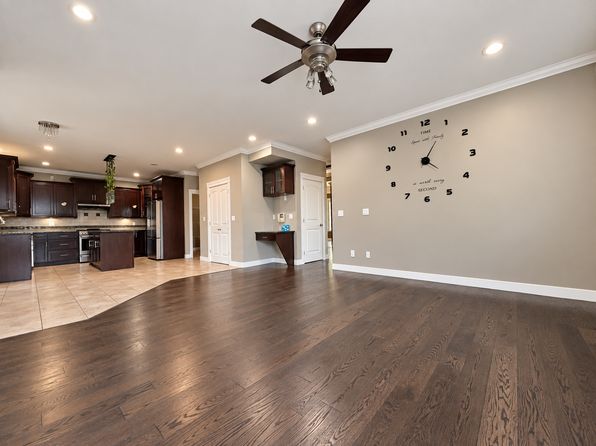 5 bedroom rental in Surrey — photo 14