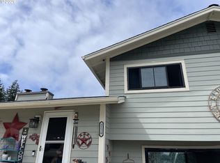 2220 Maine Ct, North Bend, OR 97459