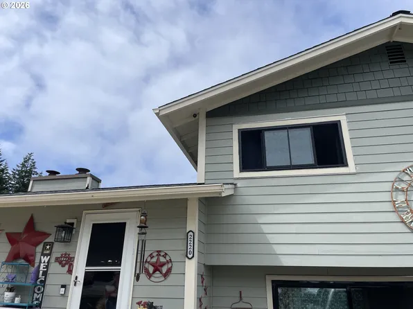 2220 Maine Ct, North Bend, OR 97459