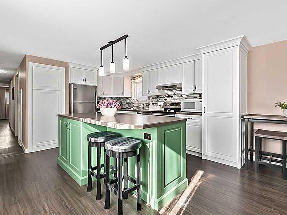 3rd image of 830 E Bay Rd