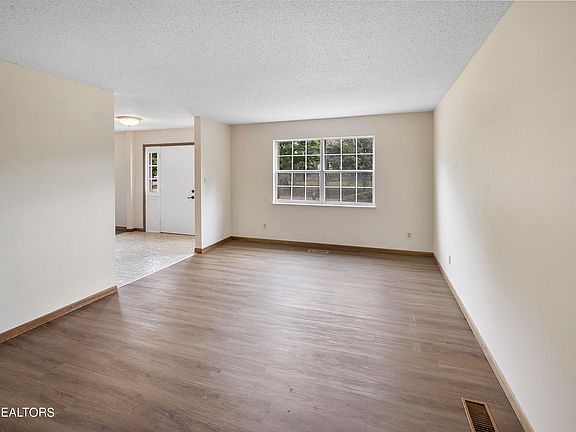 5th image of 8701 Terri Cir