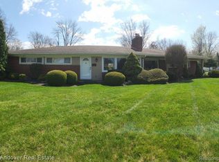 30561 Hoy St, Livonia, MI 48154