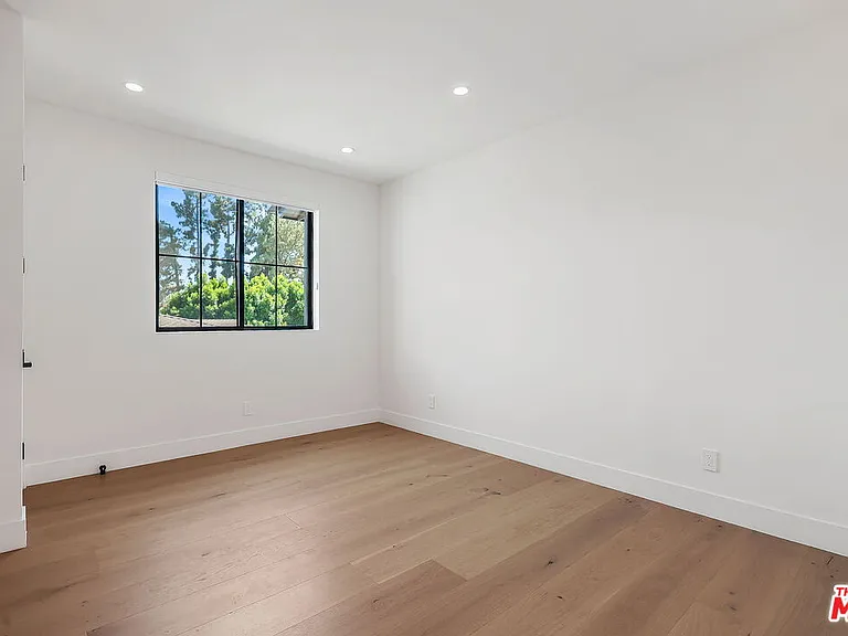 5917 Rhodes Ave — Photo 32