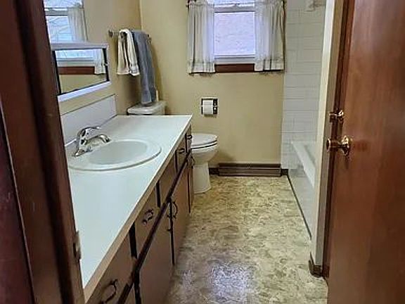 5th image of 9052 Dicey St