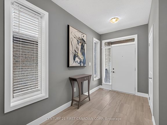 3rd image of 362 Edgevalley Rd