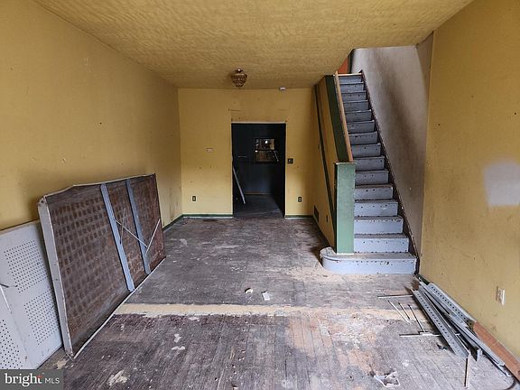 2nd image of 3424 W Belvedere Ave