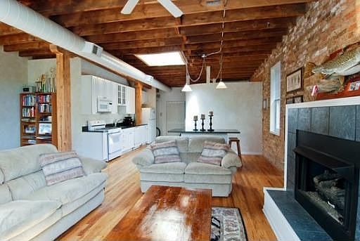 3rd image of 1742 N Winchester Ave APT 201